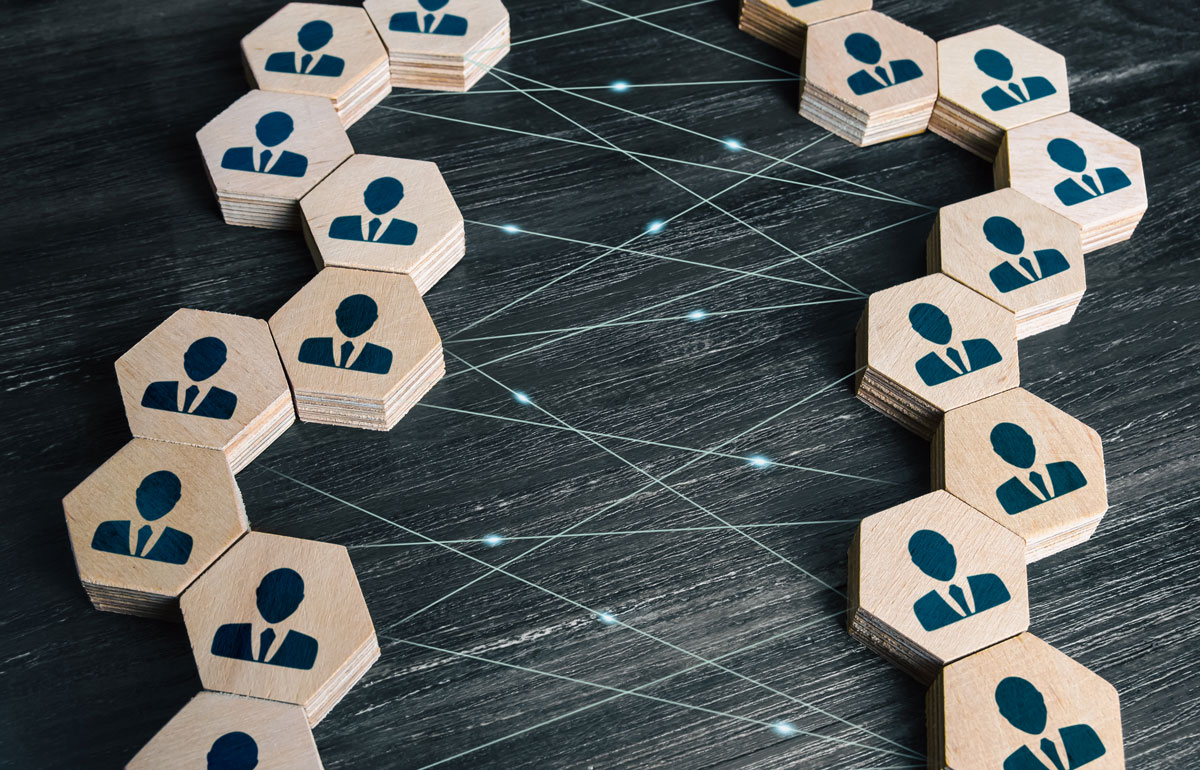 Imprenditore che delega con fiducia ai collaboratori in una PMI di Como e Lecco